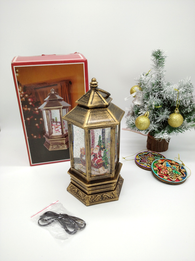 Музыкальный шестигранный фонарь со снегом и USB кабелем "Дед Мороз в санях с подарками", 30х14х14см