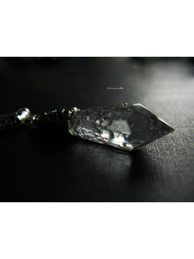 Ледяной кристалл. Кулон с кристаллом в стиле фэнтези