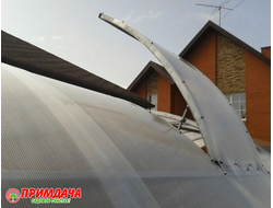 Монтаж форточки для теплицы