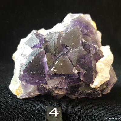 Кристаллы фиолетового Флюорита №4 70*61*27мм