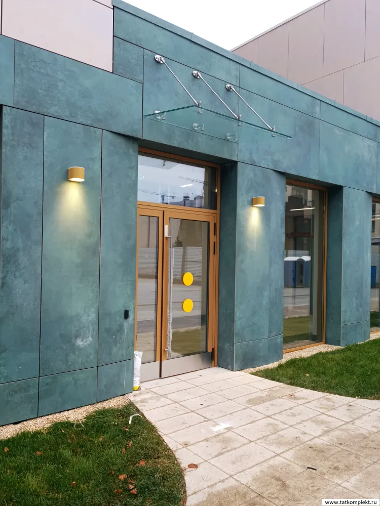 Стеклянные козырьки на вантах (тягах) ЖК "Мифы" Казань. Стекло закаленное , триплекс 8+8 (16мм)