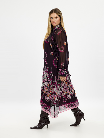 Платье с броским орнаментом