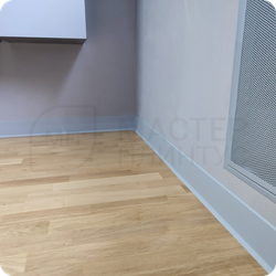 Плинтус ХДФ Dollken S100 100мм Х 2,575 м 1012/1202 Светло-серый в интерьере 9