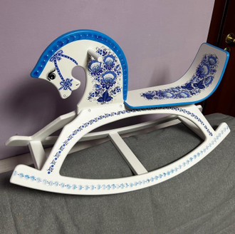 Лошадка качалка детская с ручной авторской росписью белый фон
