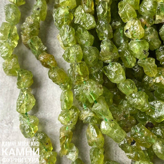 Хризолит необработанные камешки 3-6 мм, цена за нить 19 см