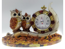 часы совы на янтарной подставке