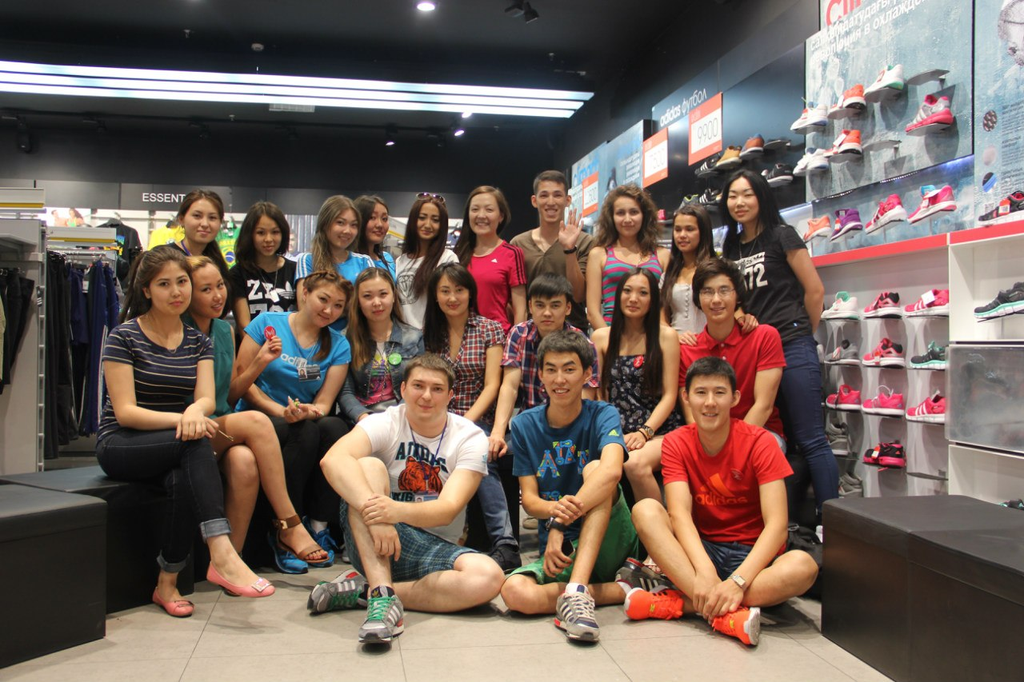 Сотрудники adidas