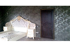 Этап установки двери в спальню