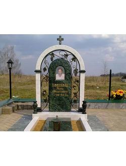 Красивый дорогой памятник для женщины из белого и зеленого гранита