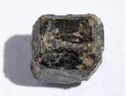 Вилуит, кристалл, в ассортименте, Якутия (10-12 мм, 1,8-2,3 г) №18717