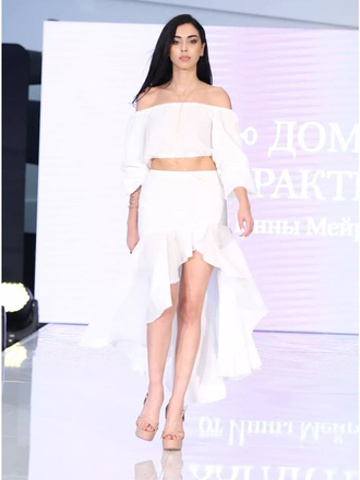 Топ кроп укороченный с длинными рукавами на резинке (белый)