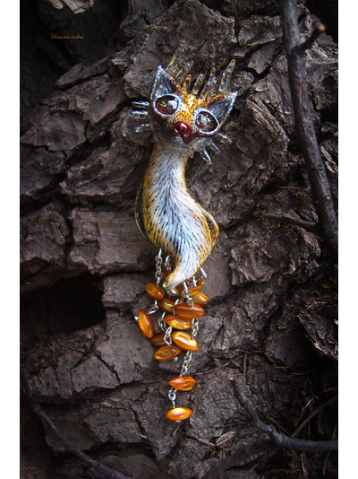 "Пятихвостая кицунэ, разжигающая пламя лисица", фэнтези-брошь в восточном стиле