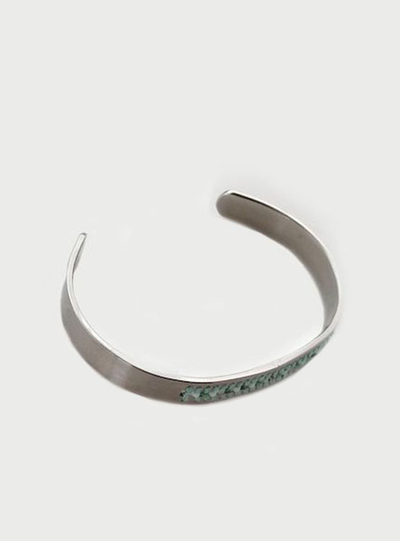 (АРТИКУЛ: 7553/51) БРАСЛЕТ ЖЕНСКИЙ, МЕТАЛЛ СТАЛЬНОГО ЦВЕТА, С  БЛЕДНО-ГОЛУБЫМИ НИТЯМИ