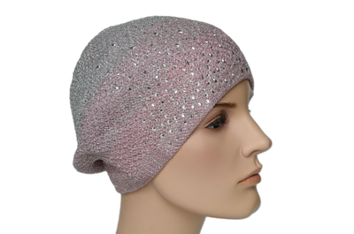 Розовый берет со стразами весна