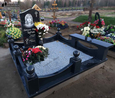 Гранитный комплекс с поребриками и шариками 184