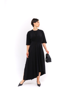 Платье-футболка с асимметричным подолом  (черный)