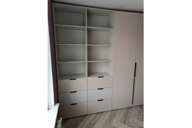 шкафы распашные