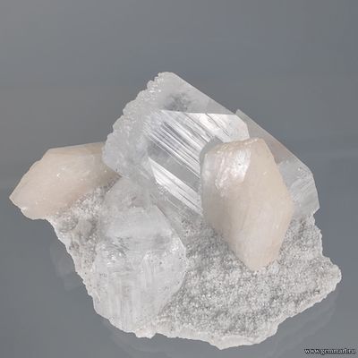 Апофиллит, стильбит(?). Индия. 55*50*26мм