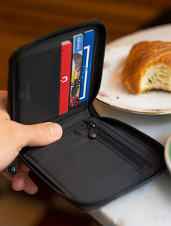 Кошелек Pacsafe Zip Around Wallet Black