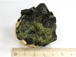 Эпидот, сросток кристаллов, Перу (47*43*42 мм, 110 г) №35870