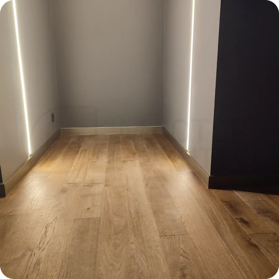 Практичная роскошь: монтаж Dollken Cubu Flex Life 80 сочетает в себе практичность гибкого материала и роскошный бронзовый дизайн.