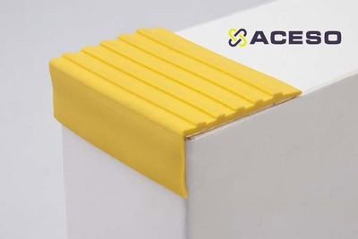 Самоклеящийся угол противоскользящий на ступени в  бухте 12,5 м цена за метр