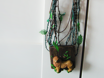 Колье "Аслан. Хроники Нарнии" (пышное колье с подвеской ручной работы)