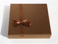 Футляр картонный с лентой на крышке 165*165*35 мм №10668