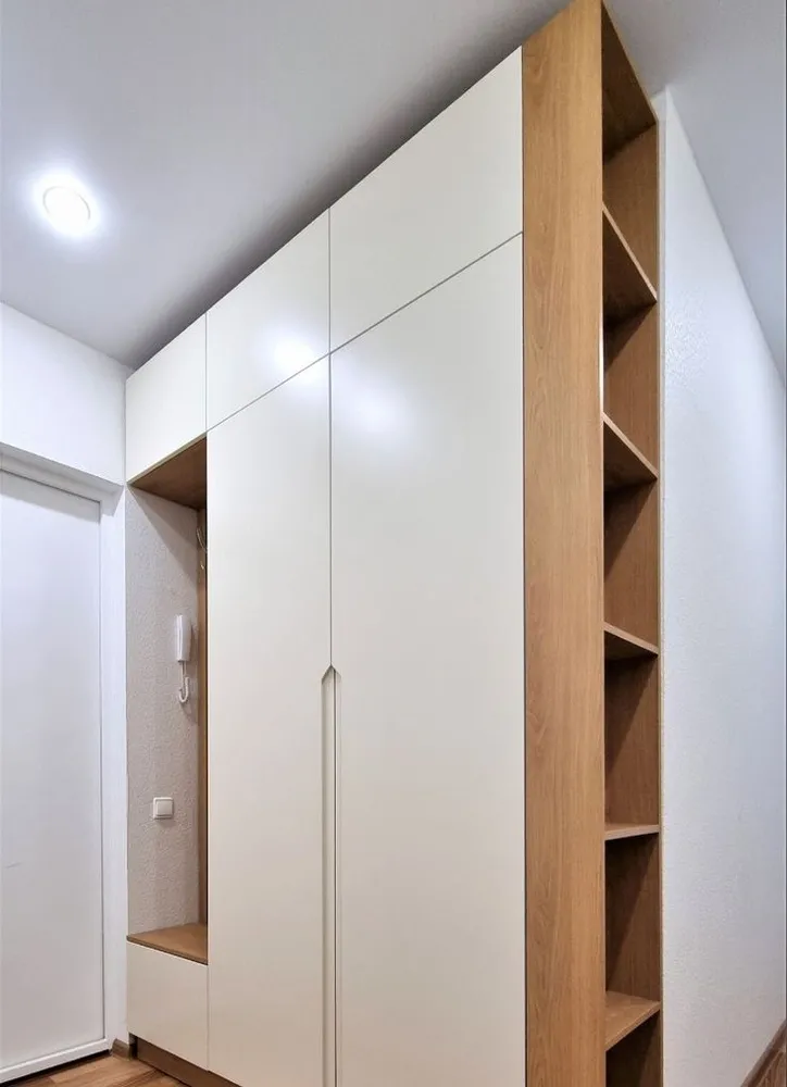 Прихожая, 2000мм. Материал фасадов ЛДСП. Срок изготовления от 15 рабочих дней. Цена на момент заказа 36000 руб.