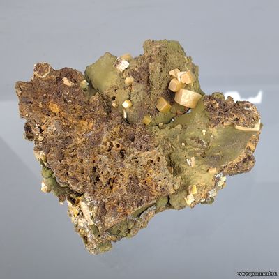 Вульфенит, миметит, лимонит. Мексика. 55*55*27мм