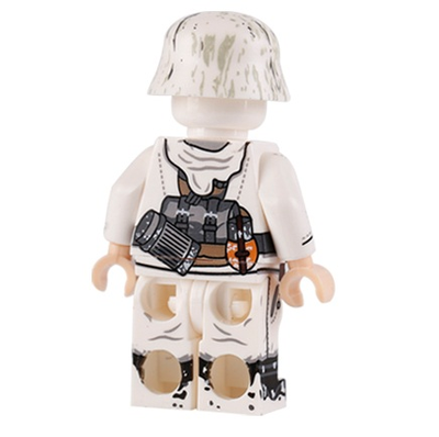 Немецкий автоматчик (подсумки MP40) в зимнем камуфляже