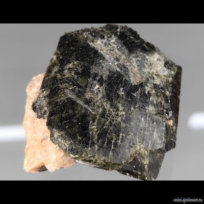 Диопсид, кальцит. Россия. 55*45*28мм