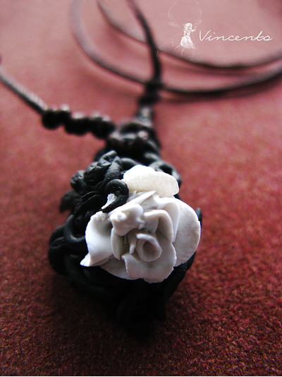 Зимняя Роза. Необычный кулон в виде розы из полимерной глины