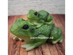 Лягушки пара 17*26см    0,9кг   полистоун Россия 880-012111
