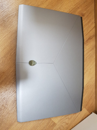 DELL ALIENWARE M17-8321 ( 17.3 FHD IPS I7-8750H RTX2070(8GB) 16GB 1TB + 256SSD )