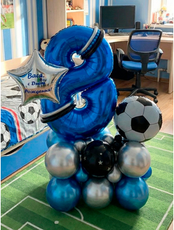 Цифра на подставке из шаров с футбольным мячом