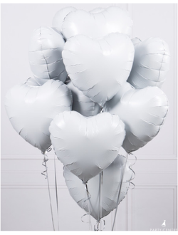 Одна дюжина белых сердечек