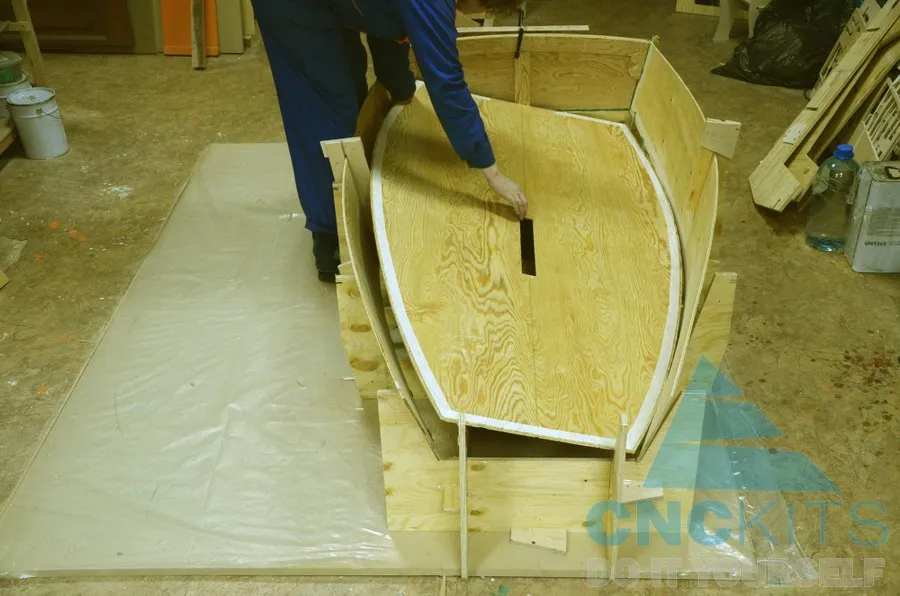 Сборка корпуса яхты Оптимист Фото 6