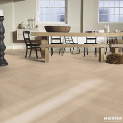 Паркетная доска Meister HS 500 Lindura Дуб классик Шампань 8930 в интерьере