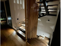 Обшивка деревом металлической лестницы