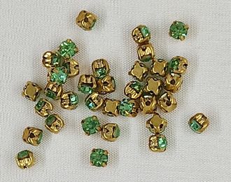 Стразы круглые 4 мм, светло-зеленые в золоте, 10 шт
