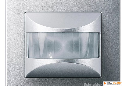 Установка автоматического выключателя света на стен квартиры ИВАНМАСТЕР