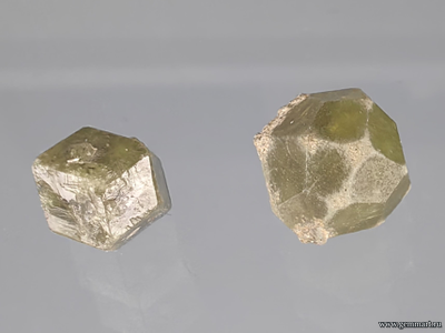 Гросуляр (разн. гранат). Россия. 10-13мм