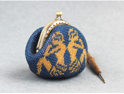 Монетница "Зодиак" Набор для вязания крючком с бисером от Ирины Рудевич - БЛИЗНЕЦЫ (синий)