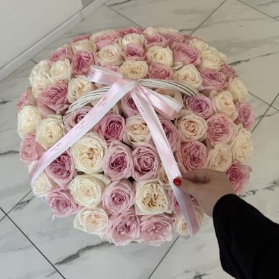 КОРЗИНА С ПИОНОВИДНЫМИ РОЗАМИ №37