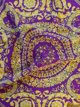 Платок каре из крепдешина версаче