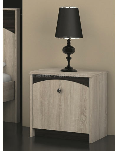 Прикроватная тумбочка "Ева" с чёрным настольным светильником.
