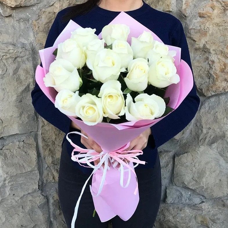 Белые розы в оформлении &mdash; заказать в Rose Studio Волгоград