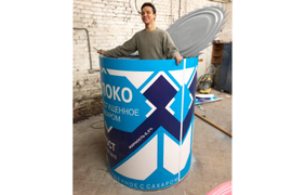 Большой муляж банки из пластика