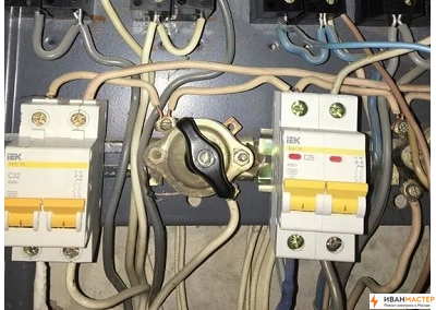 Заменить пакетный выключатель в щитке дачи в МО ИВАНМАСТЕР